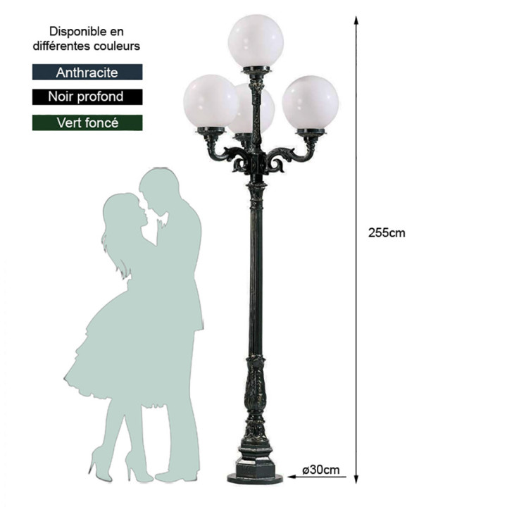 Réverbère LYON avec ses 4 luminaires sphérique opaques 2,55m