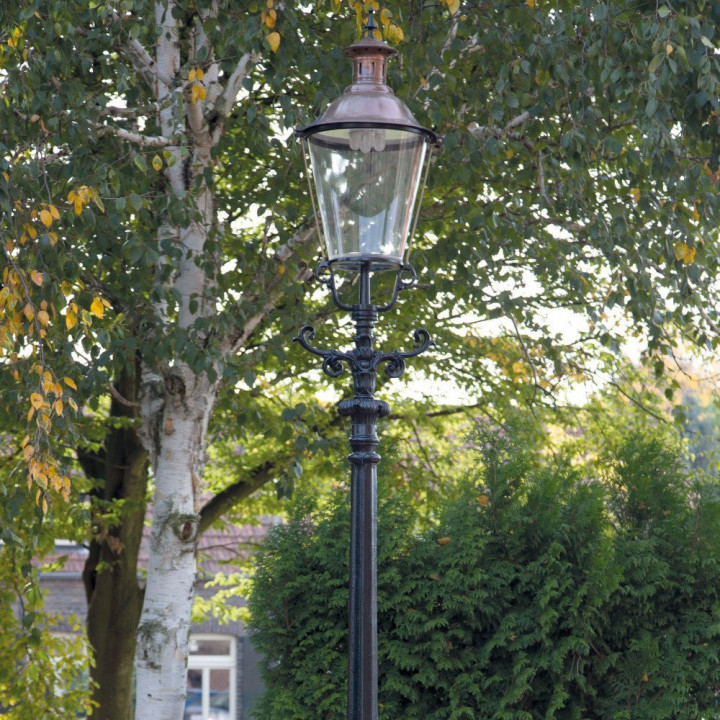 Lampadaire DEN HAAG avec son luminaire rond classique 4,05m