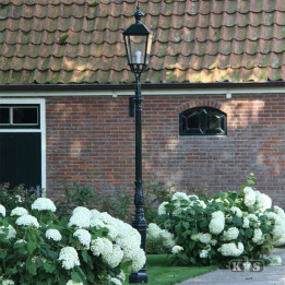 Luminaire DRESDEN avec lanterne carrée et poteau fonte d'alu 2,90m